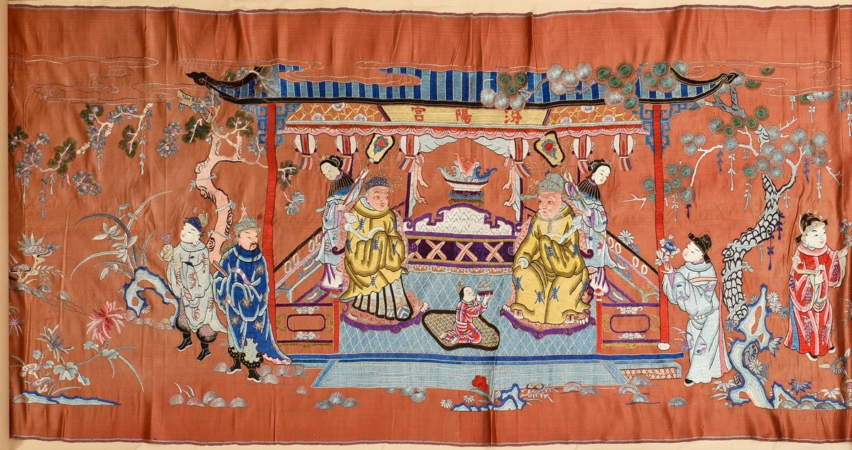 Chinese silk wall hanging with detailed flat embroidery in polychrome silk and gold threads "Audien - Image 3 of 14