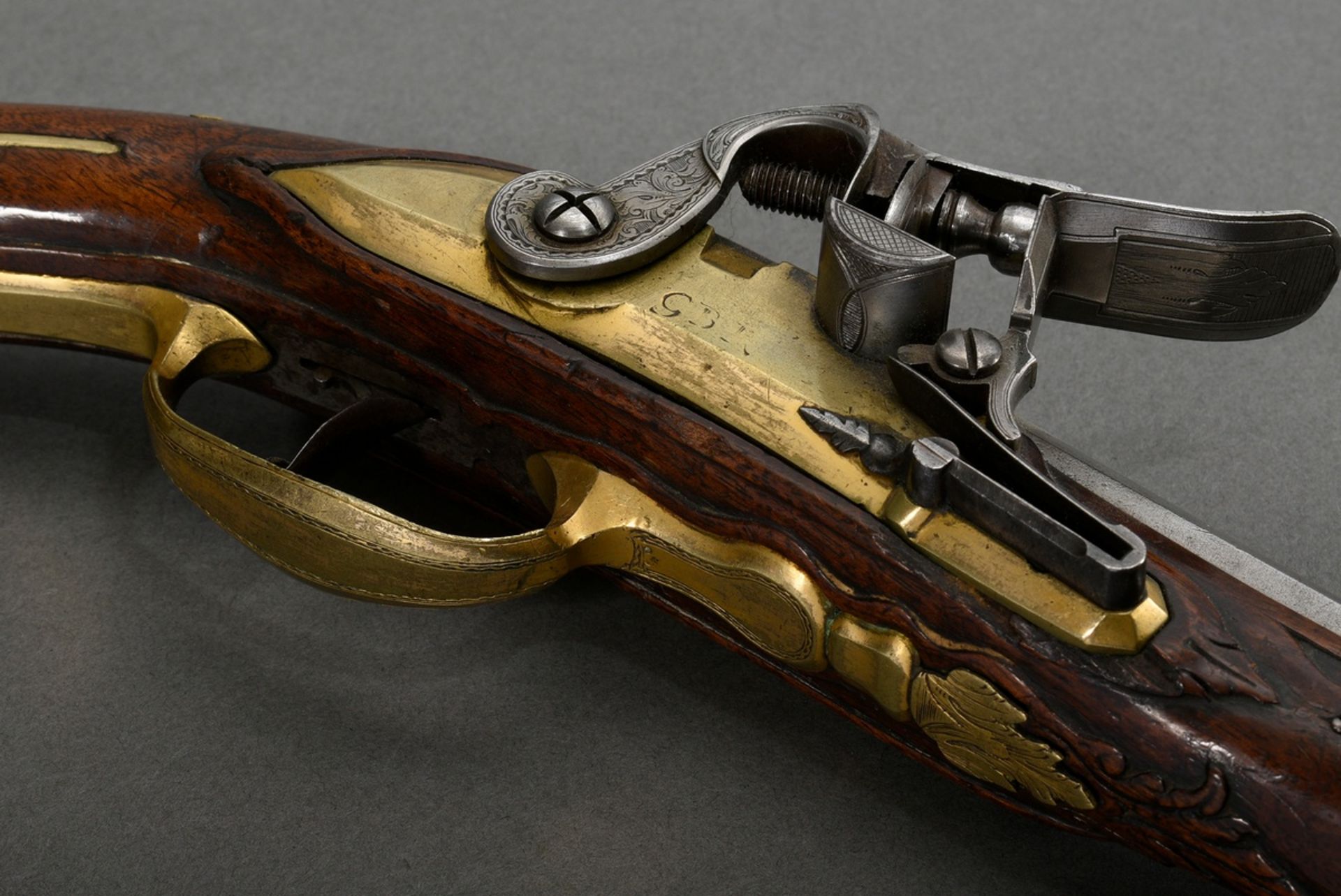 Muzzle loading flintlock cavalry pistol with iron barrel and brass gilt, finely engraved fittings " - Image 5 of 21