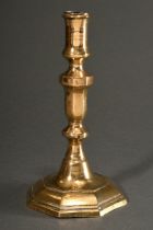 Französischer Gelbguss Leuchter mit Balusterschaft auf oktogonalem Fuß, 18.Jh., Gebrauchsspuren, H.