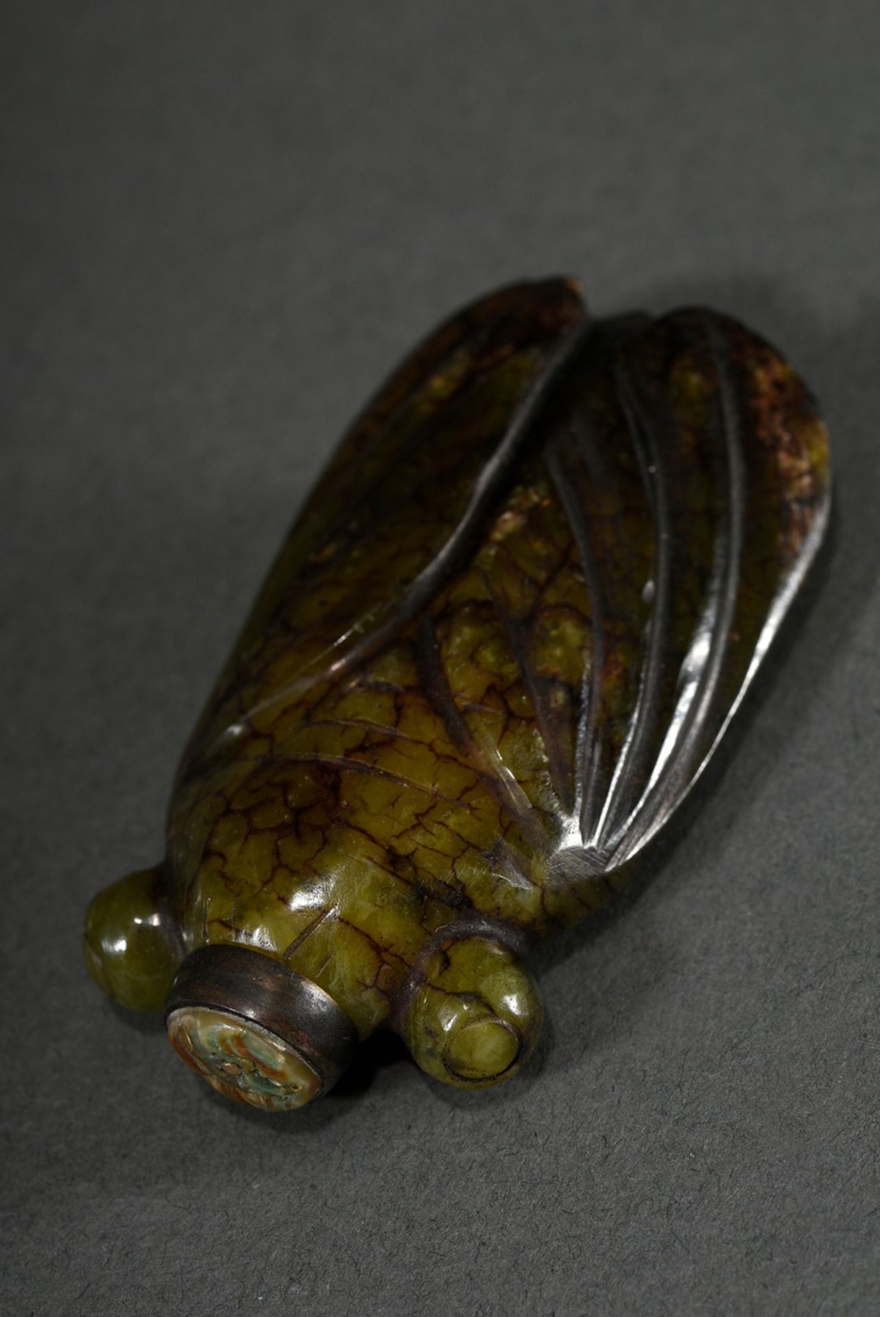 Grün geäderte Jade Snuffbottle "Zikade", China, H. 5,5cm, Vgl.: M.F. Burkart-Bauer, Chinesische Jad - Bild 5 aus 5