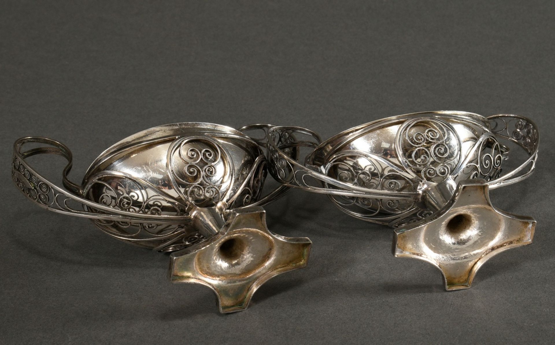 A pair of Empire salvers with filigree bowl and ear handles over a quatrefoil foot, removable inser - Image 3 of 6