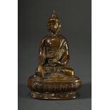 Gelbguss "Buddha Shakyamuni" mit eingelegte Brustwarze in Silber, Indien/Himalayagebiet wohl 18.Jh.