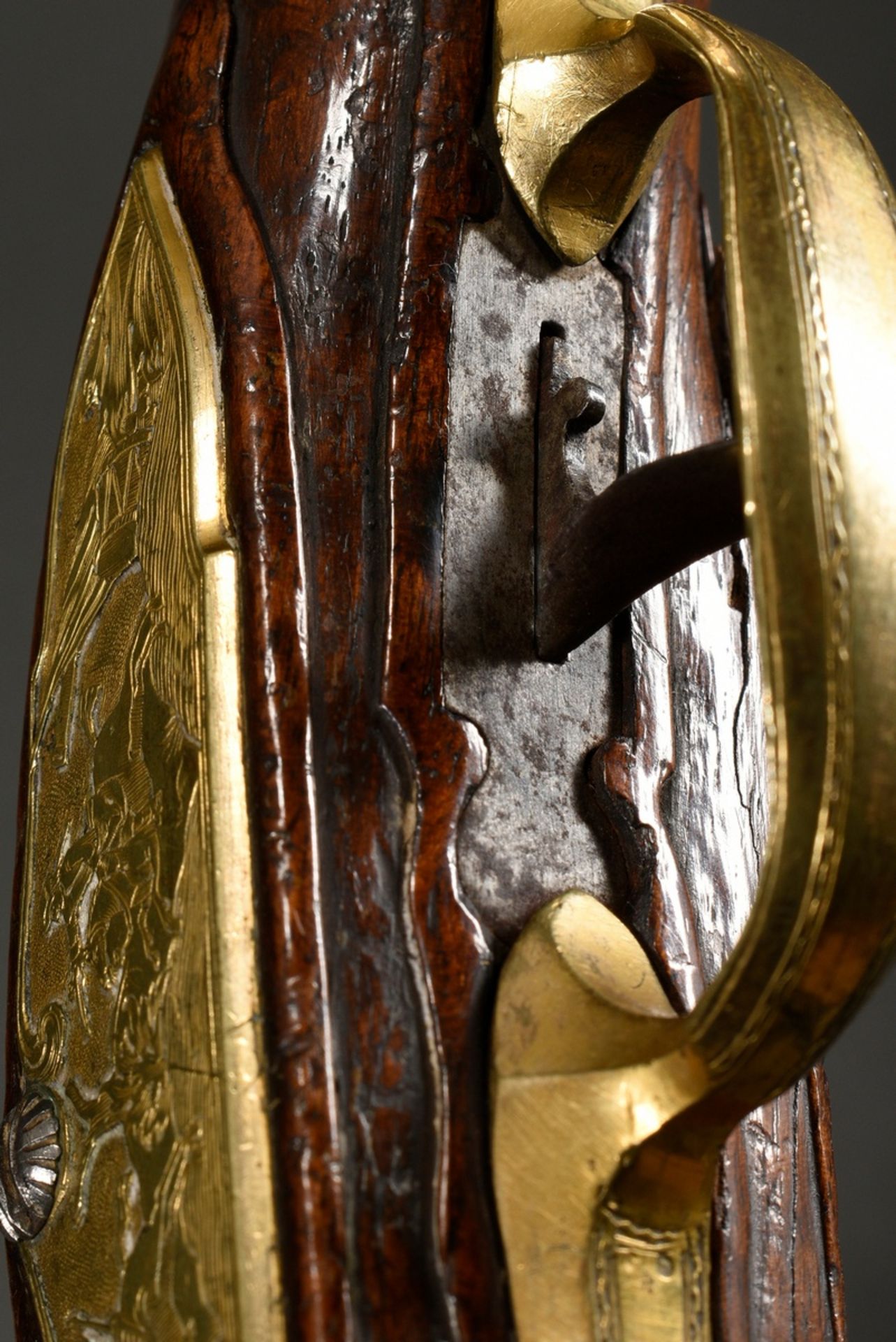 Muzzle loading flintlock cavalry pistol with iron barrel and brass gilt, finely engraved fittings " - Image 13 of 21