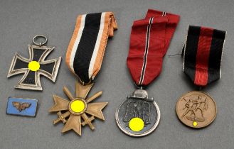 5 Diverse Teile Orden, Deutsches Reich, bestehend aus: 1 Eisernes Kreuz 2. Klasse 1939, am Ring mar