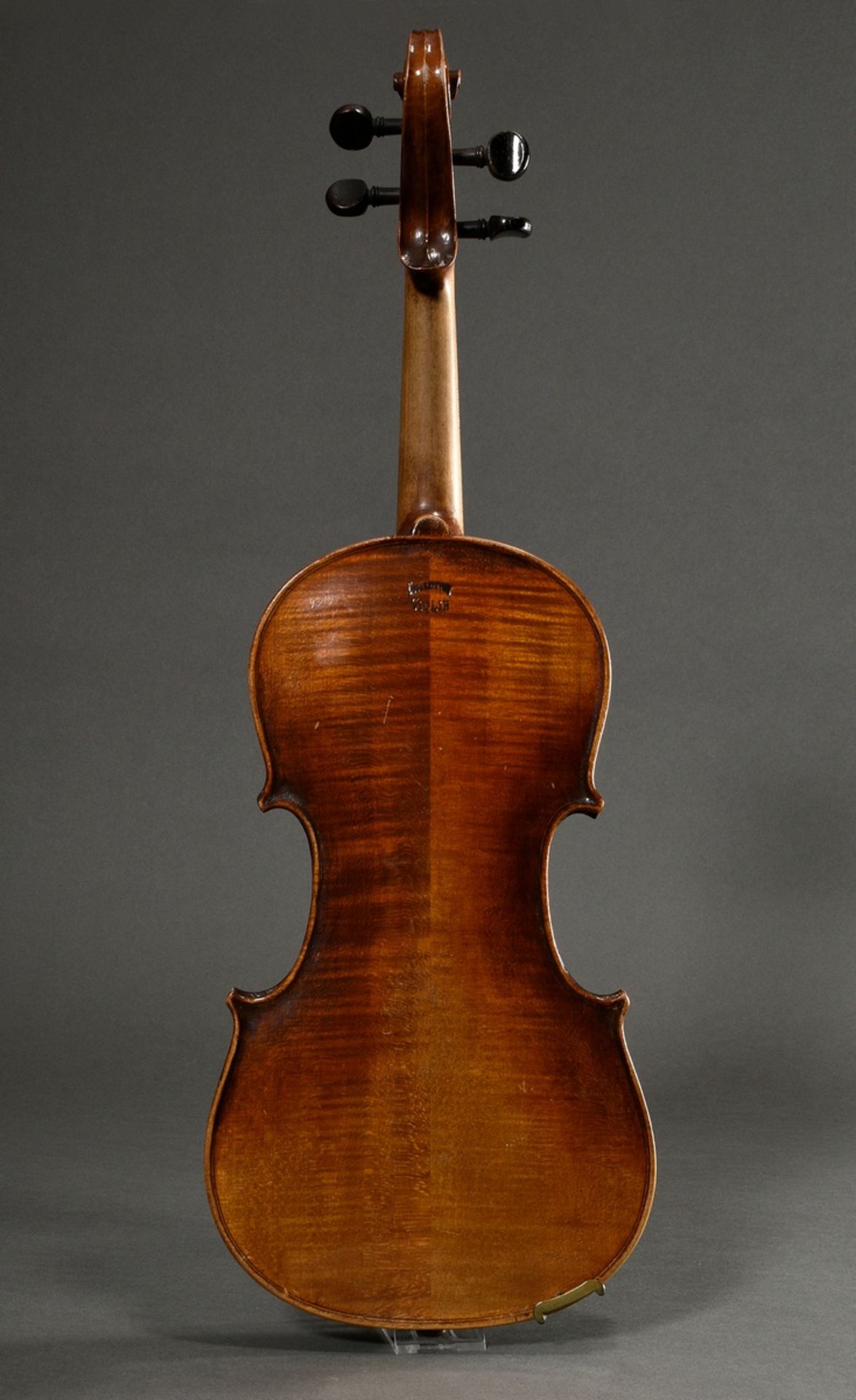 Deutsche Geige, wohl Sachsen um 1900, ohne Zettel, rückseitig gestempelt "Conservatory Violin", zwe - Bild 2 aus 12