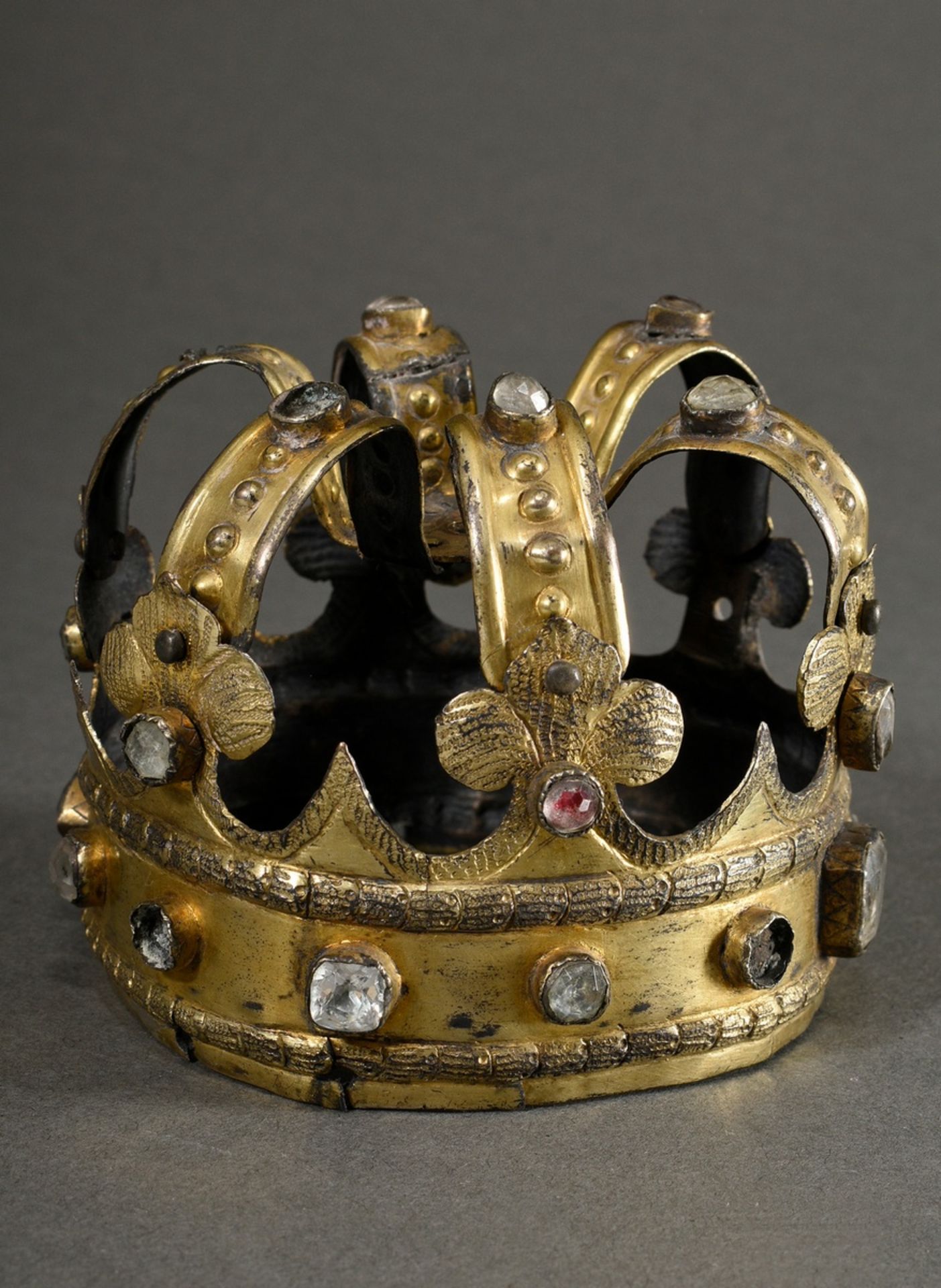 Antique crown of the Virgin Mary with glass stones, probably South German, 19th century, gilt metal - Image 3 of 9