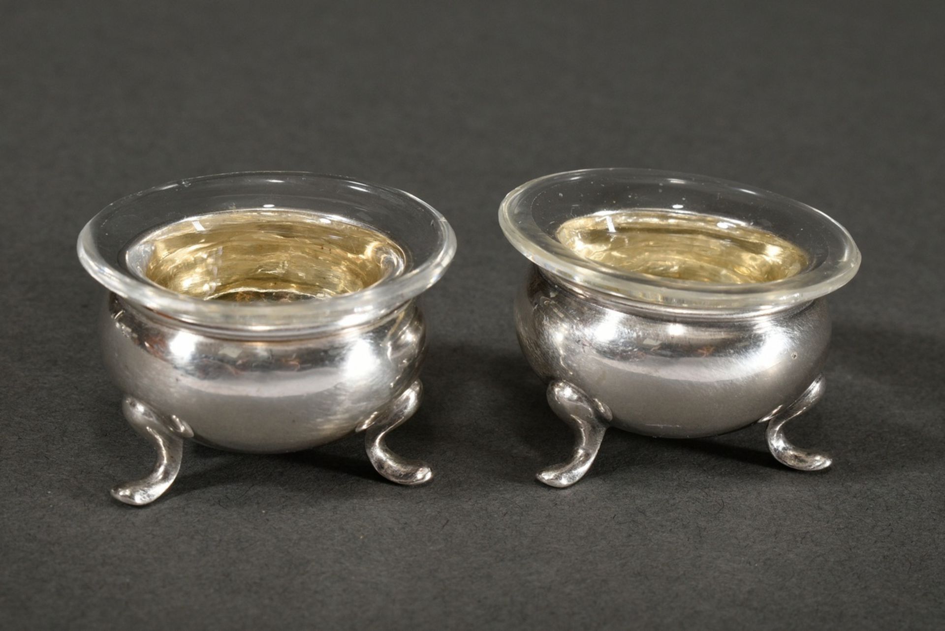 3 Various salvers with faceted glass inserts, silver, total 153g (no glass): Pair of plain on three - Image 4 of 7