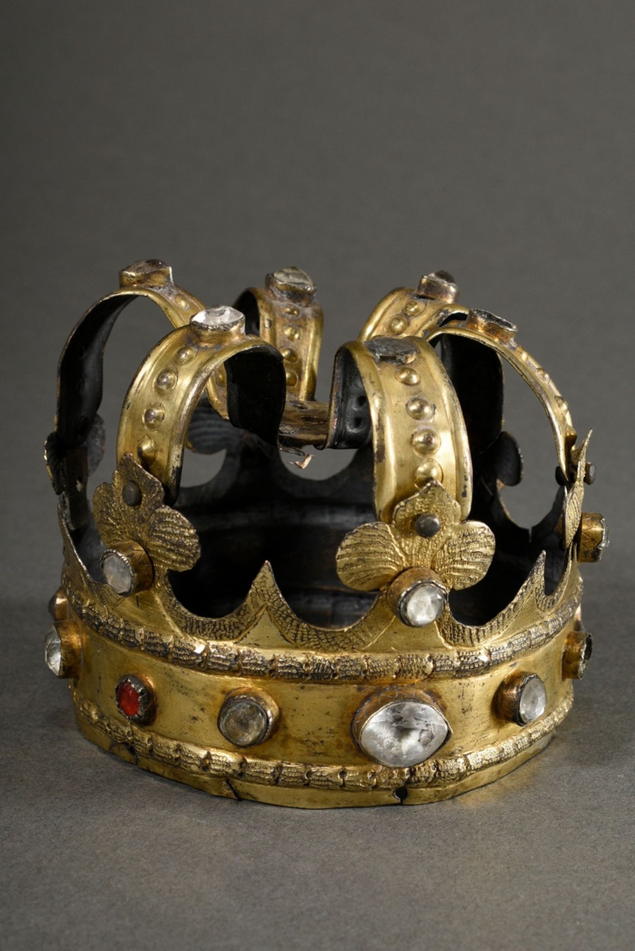 Antique crown of the Virgin Mary with glass stones, probably South German, 19th century, gilt metal - Image 2 of 9