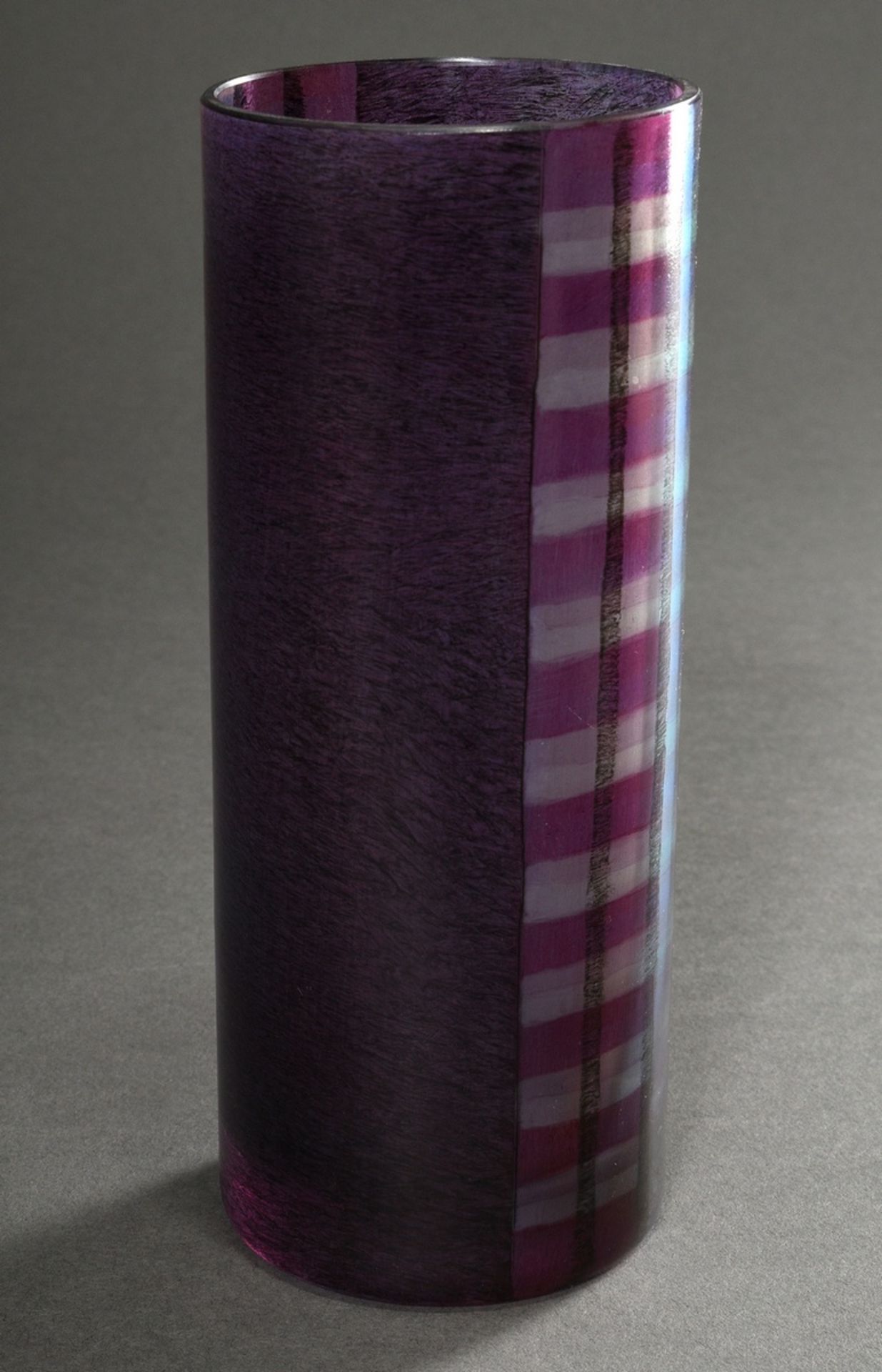 Moje-Wohlgemuth, Isgard (*1941) hohe Stangenvase, farbloses Glas mit gelösten Metallverbindungen rö - Bild 3 aus 5