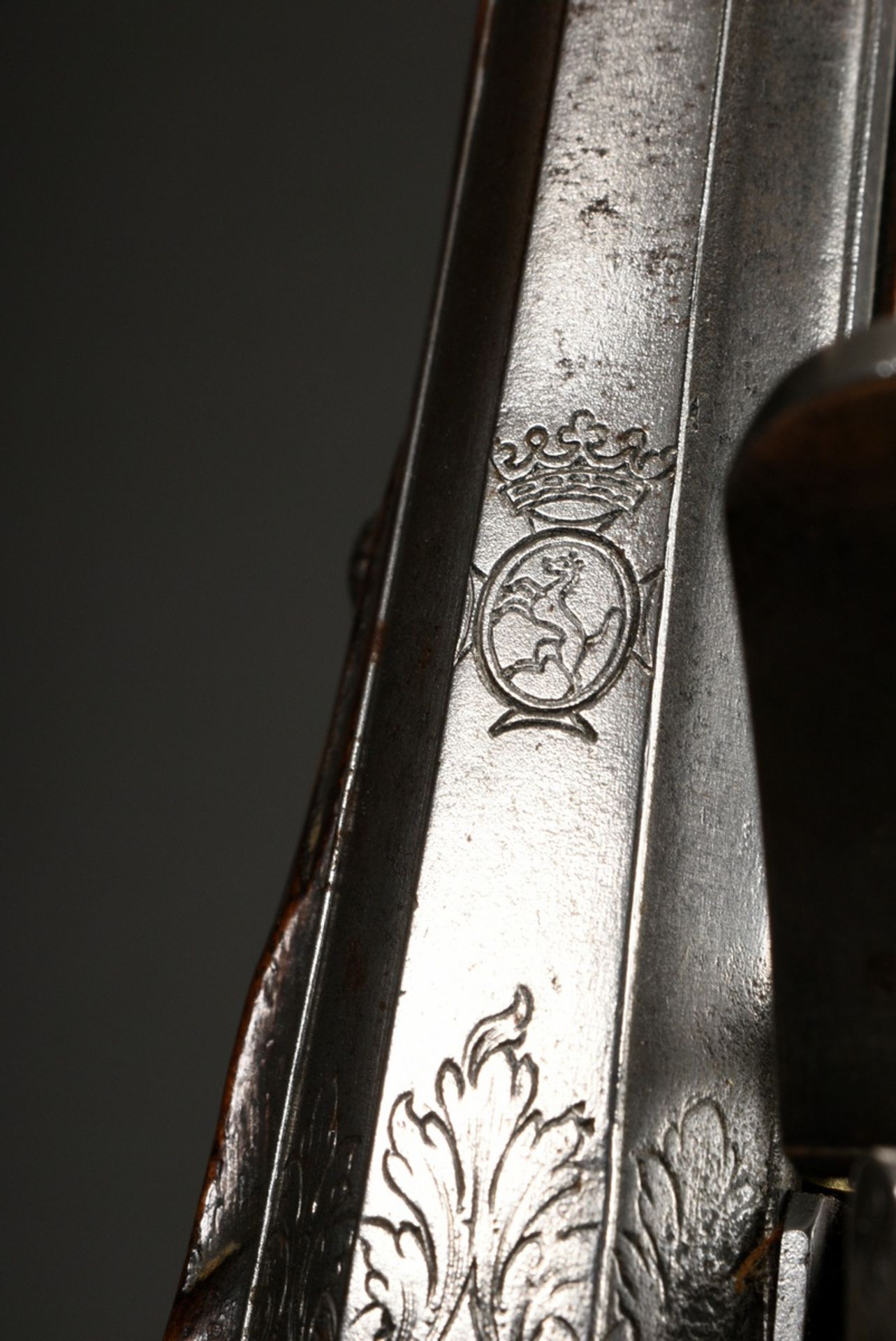 Muzzle loading flintlock cavalry pistol with iron barrel and brass gilt, finely engraved fittings " - Image 18 of 21