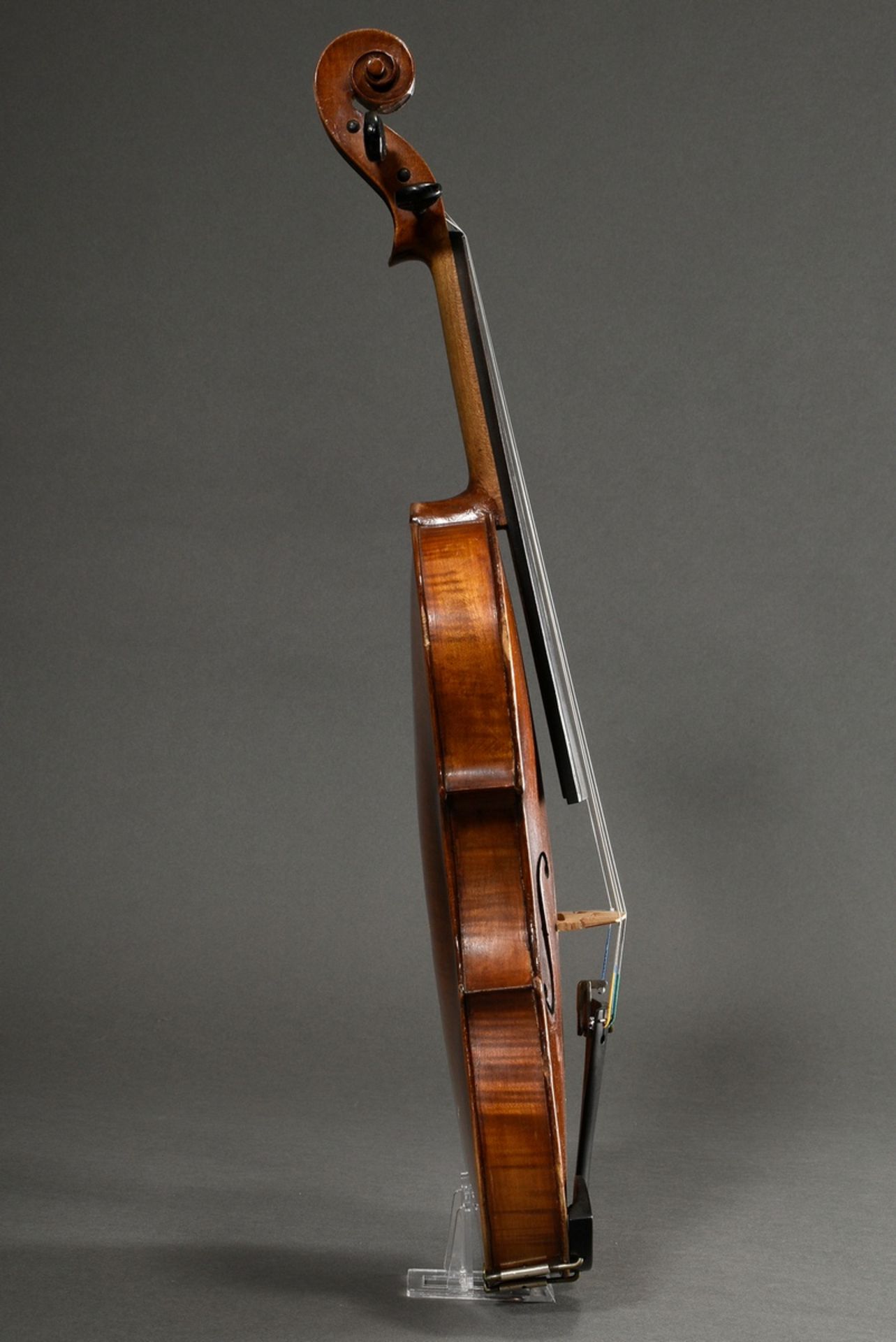 Deutsche Geige, wohl Sachsen um 1900, ohne Zettel, rückseitig gestempelt "Conservatory Violin", zwe - Bild 5 aus 12
