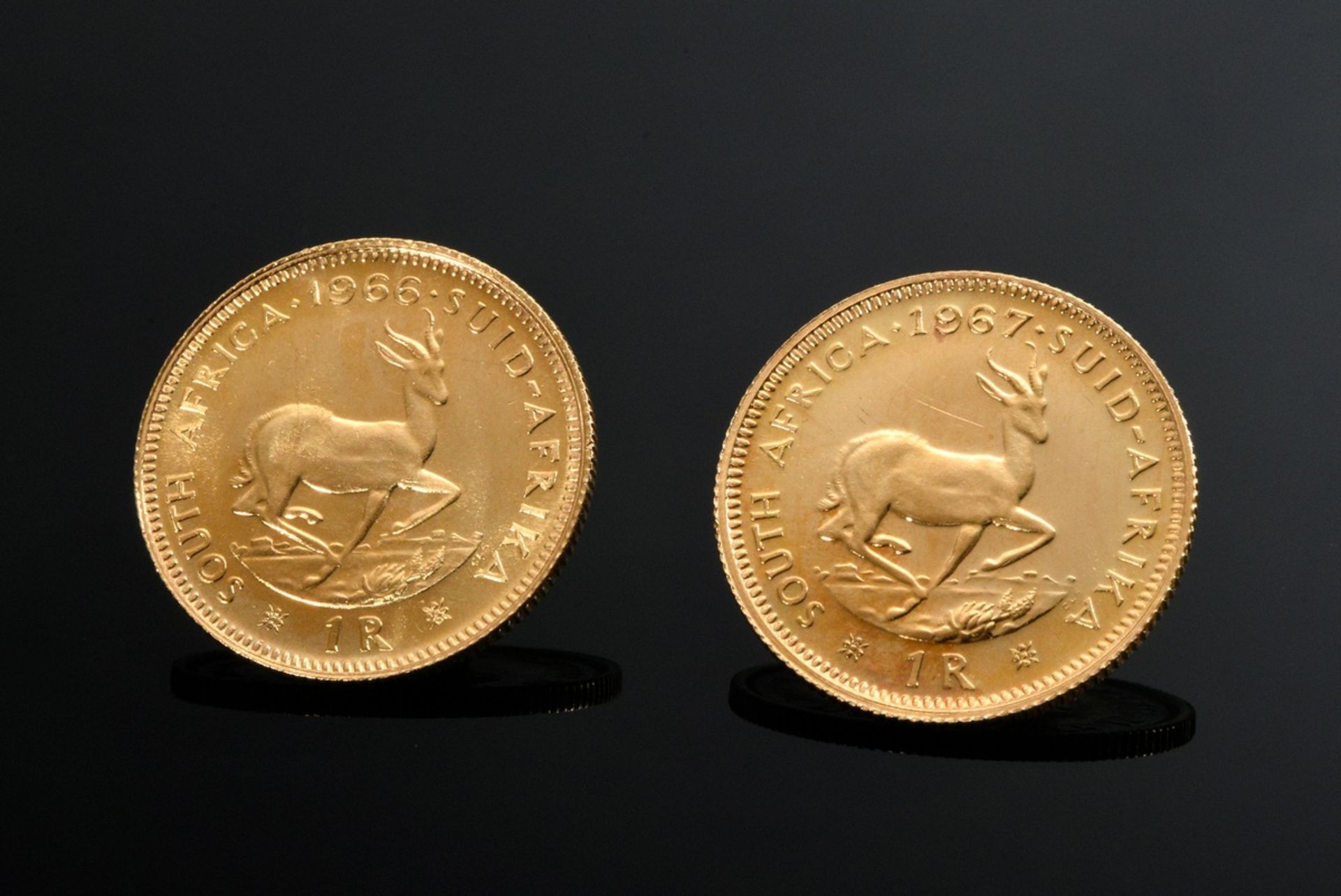 2 Gelbgold 916 Münzen „1 Rand Krügerrand" Münzen, 1966 und 1967, Südafrika, zus. 8g, Ø 1,9cm