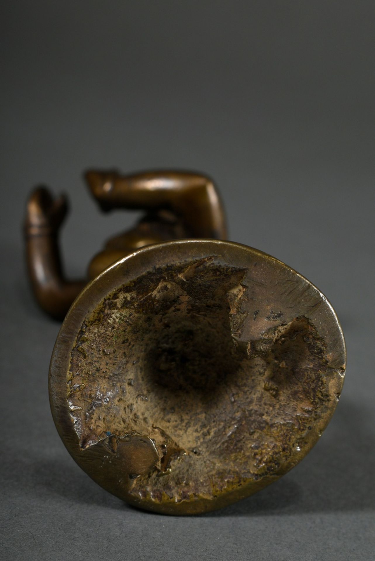 Bronze Figur "Krishna Venugopola", Indien 18. Jh., H. 15,8cm, Flöte verloren, in situ erworben um 1 - Bild 5 aus 5
