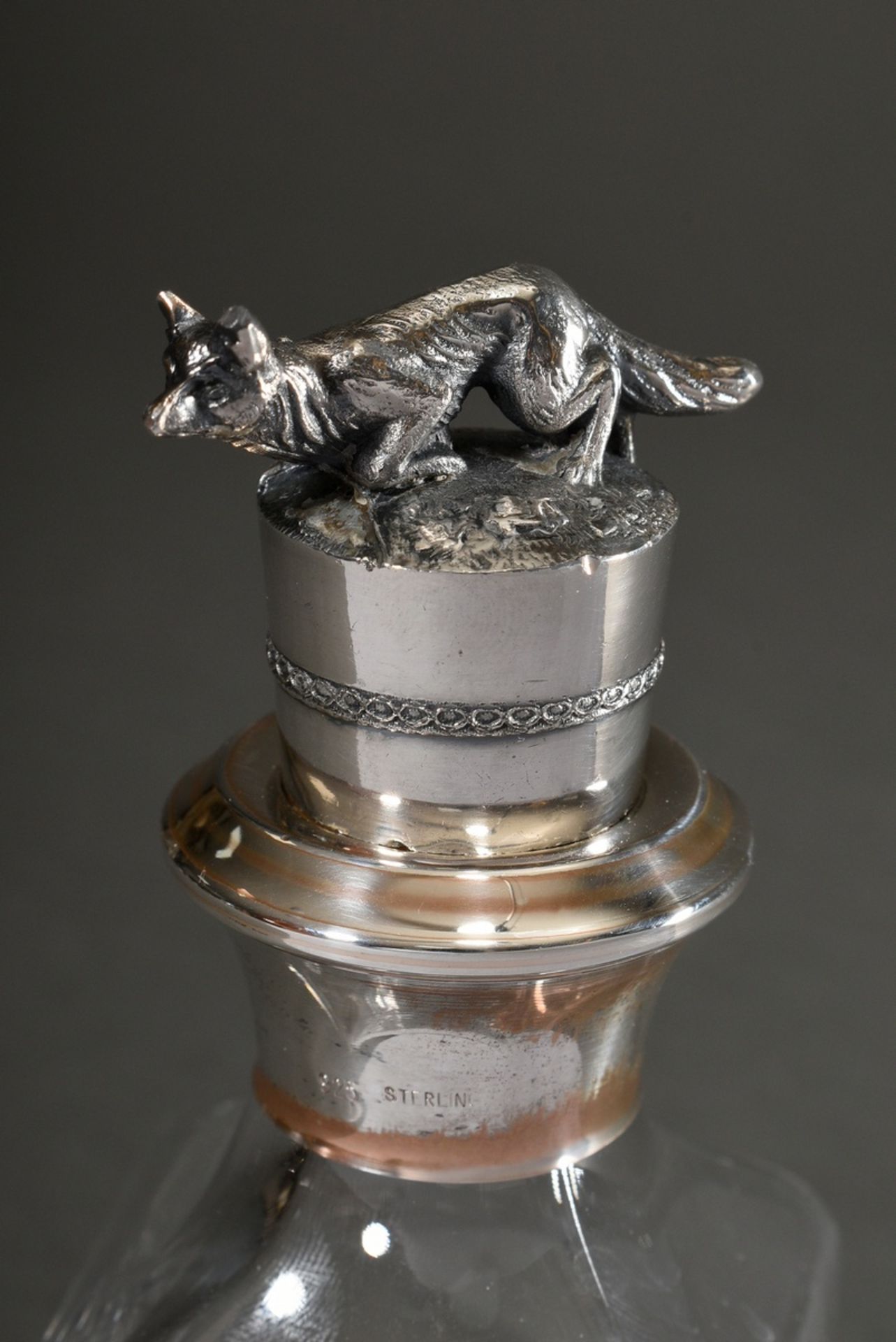 Kleiner eckiger Flakon mit Silber 925 Hals und plastischem versilbertem Stöpsel "Schnürender Fuchs" - Bild 3 aus 5