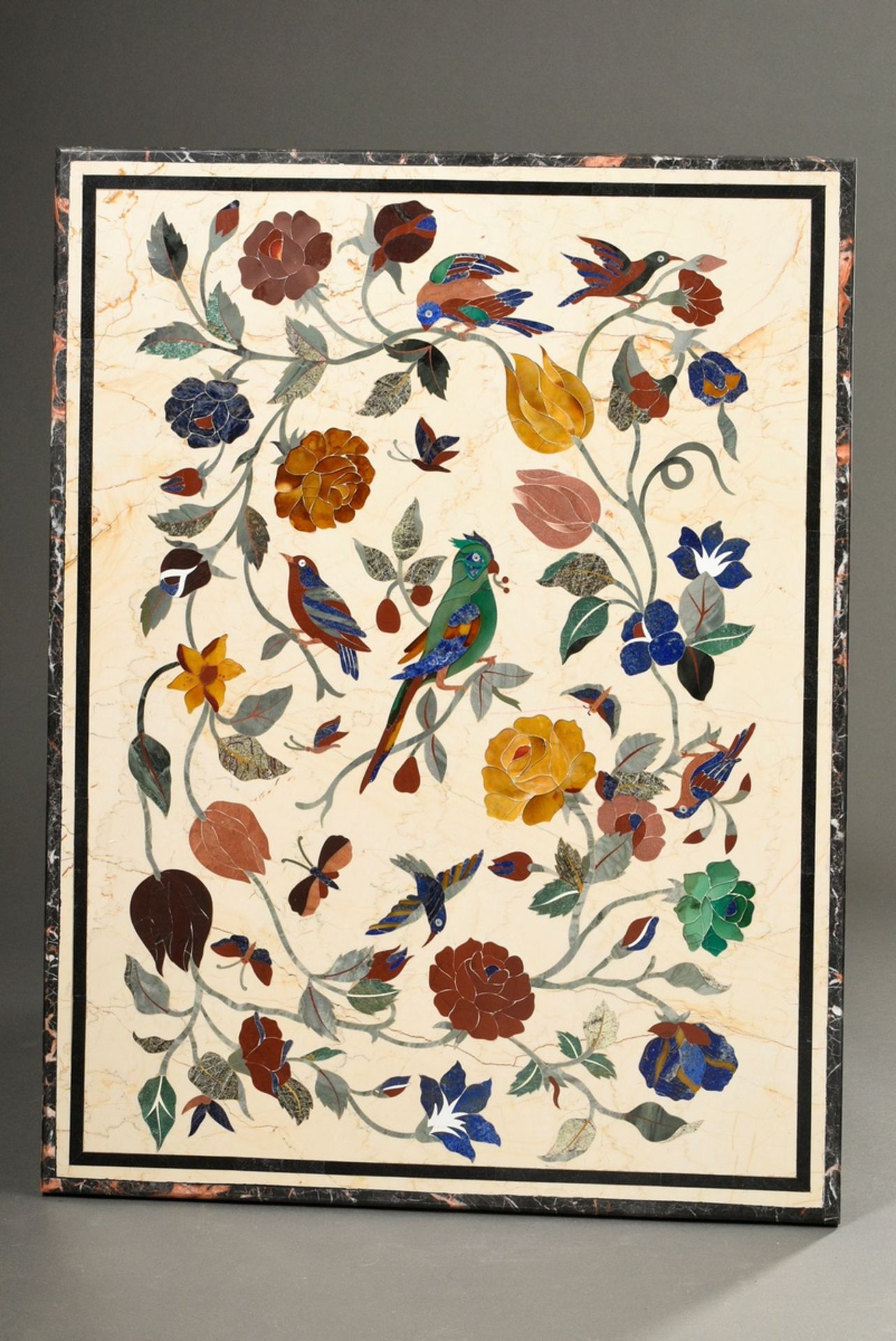 Rechteckige Tischplatte mit opulent dekorierter Pietra Dura Arbeit "Vögel in Blütenranken", verschi