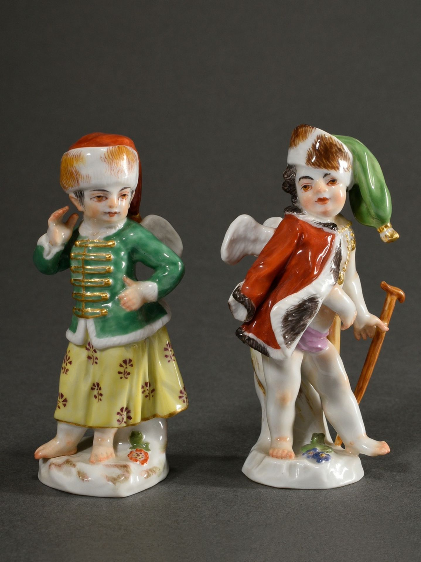 2 Diverse kleine polychrom staffierte Meissen Figuren "Verkleidete Amoretten Husare“, Entw.: Johann