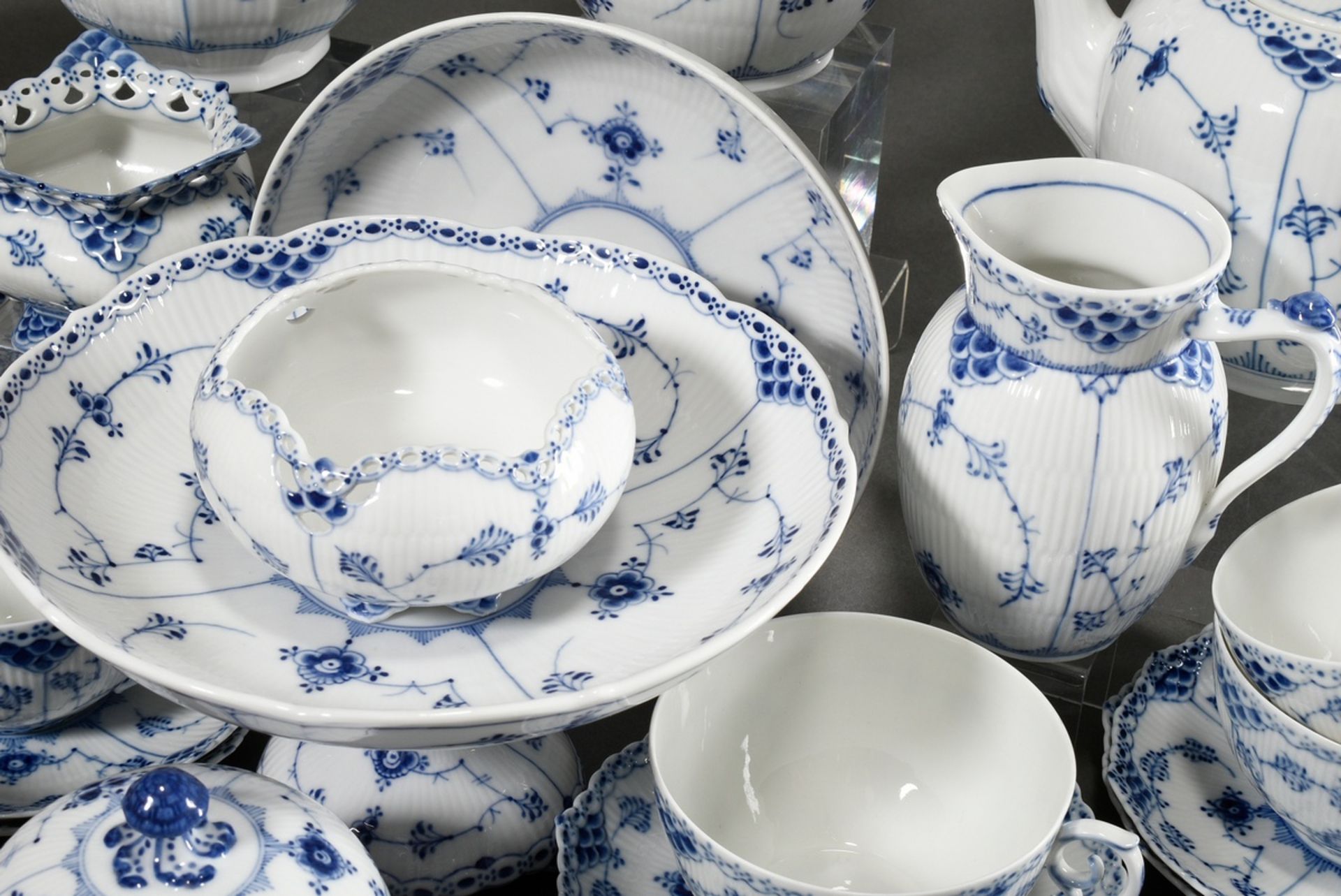 31 Pieces Royal Copenhagen breakfast service "Musselmalet Fluted Half Lace", consisting of: 1 coffe - Image 7 of 10