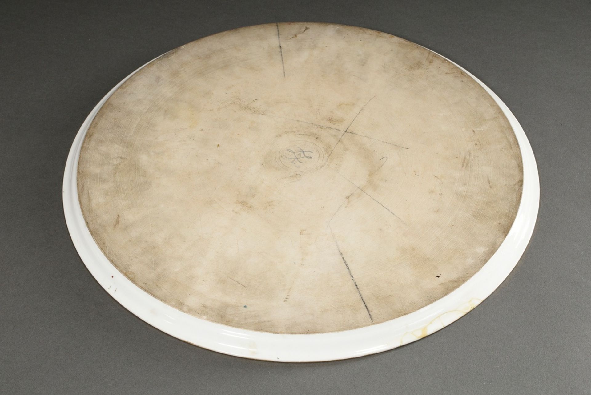 Großes rundes Sevres Tablett mit lupenfeiner Portraitmalerei "Marie Leizinska" in radierter Goldrah - Bild 7 aus 9