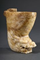 Chinesischer Jade Rhyton mit plastischem Drachenkopf und Chilong sowie umlaufendem Mäanderband, Son