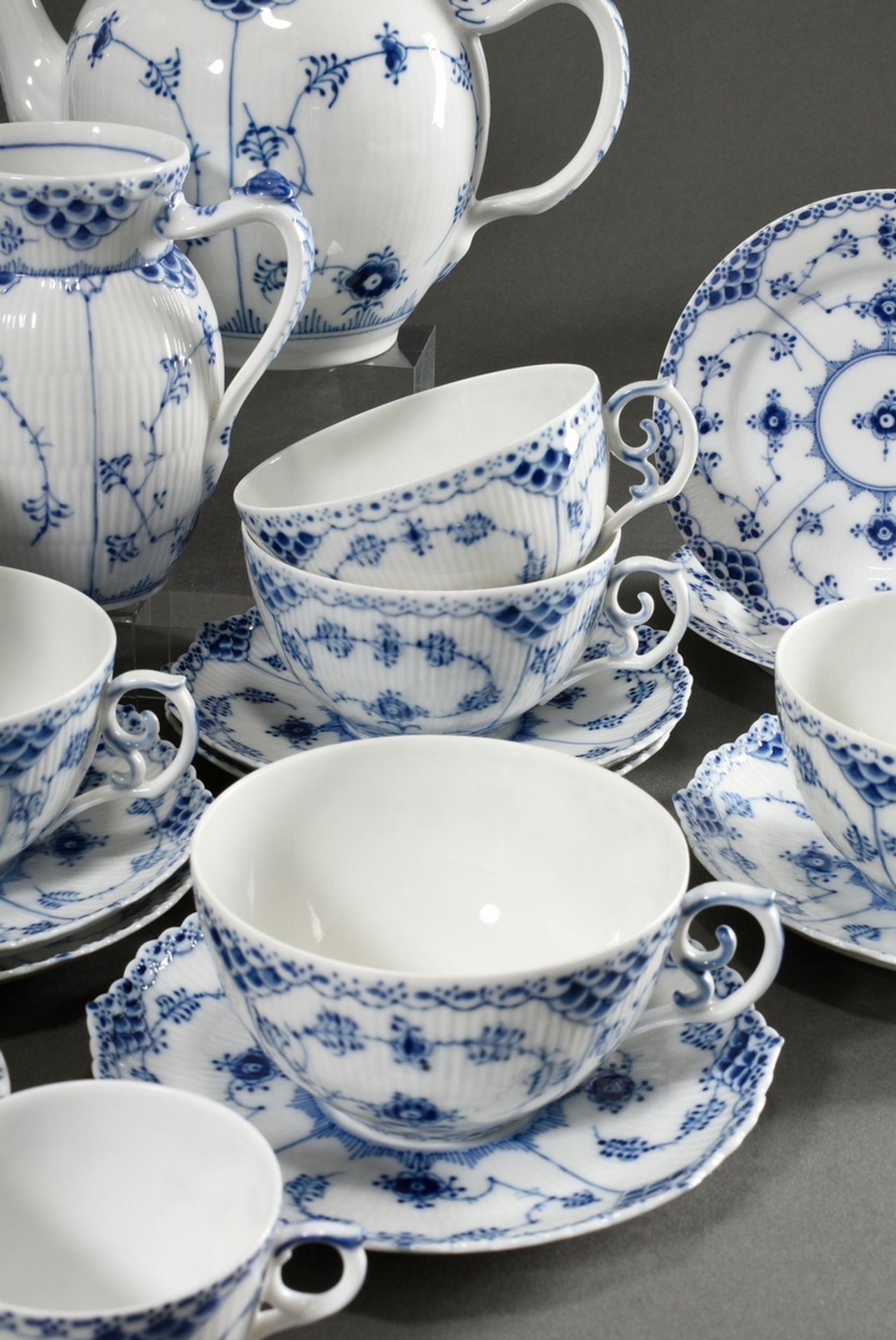 31 Pieces Royal Copenhagen breakfast service "Musselmalet Fluted Half Lace", consisting of: 1 coffe - Image 5 of 10