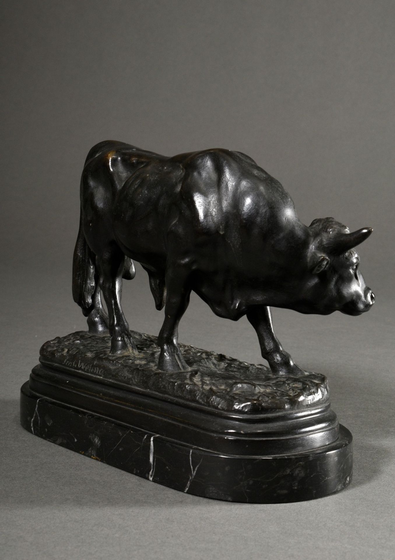 Wefing, Heinrich (1854-1920) "Bulle", Bronze auf schwarzem Marmorsockel, bez.: "Prof. Wefing", 19x2 - Bild 4 aus 8