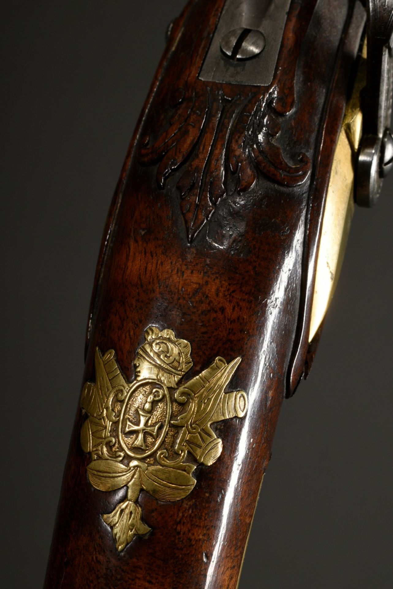 Muzzle loading flintlock cavalry pistol with iron barrel and brass gilt, finely engraved fittings " - Image 17 of 21