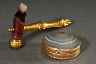 2 Various pieces of agate Objets d'Art, 19th c.: oval doublé box with light-coloured agate lid and 