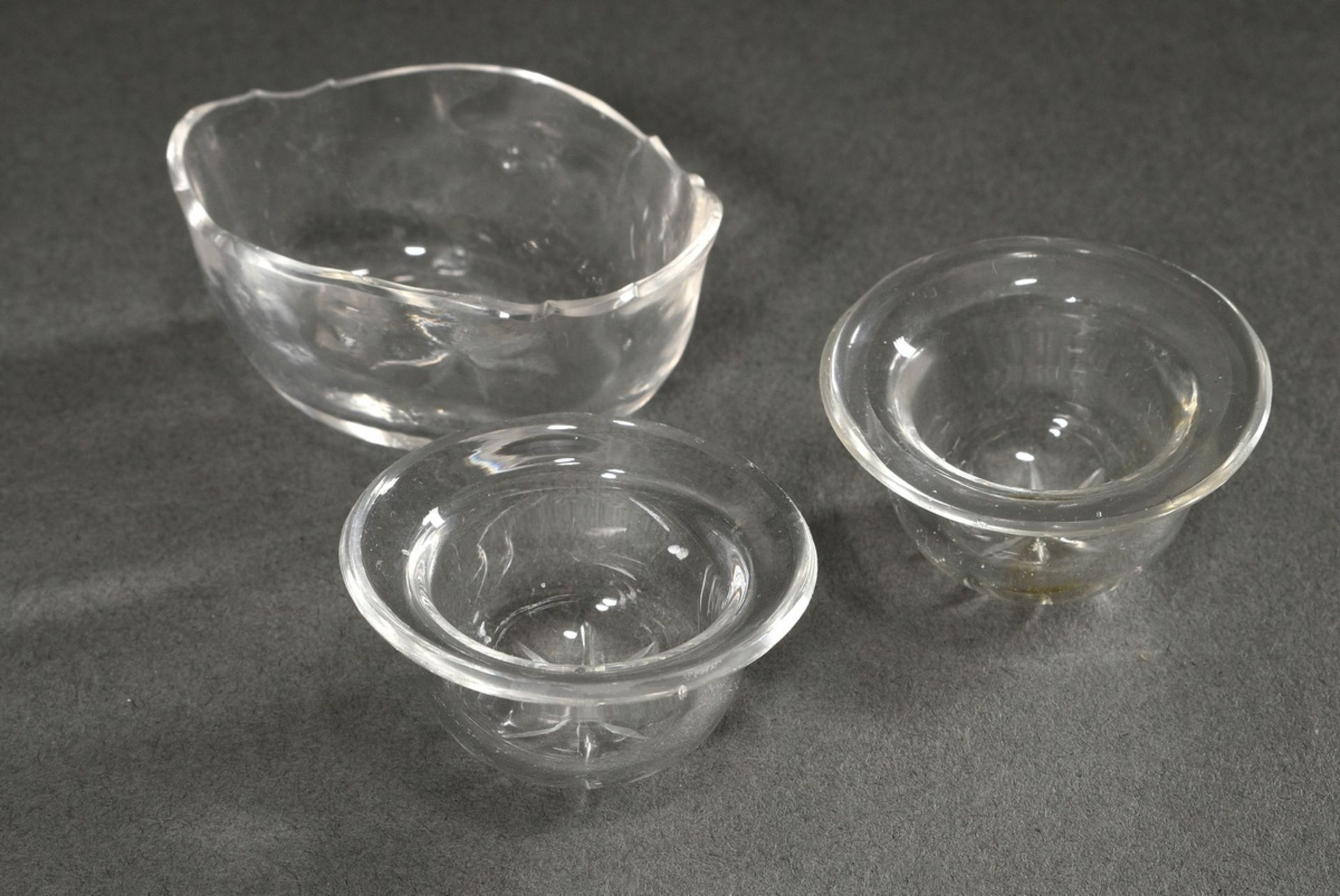 3 Various salvers with faceted glass inserts, silver, total 153g (no glass): Pair of plain on three - Image 5 of 7