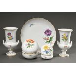 5 Pieces Meissen "Deutsche Blume": 2 goblet vases with handle (h. 22cm), 2 various round lidded box