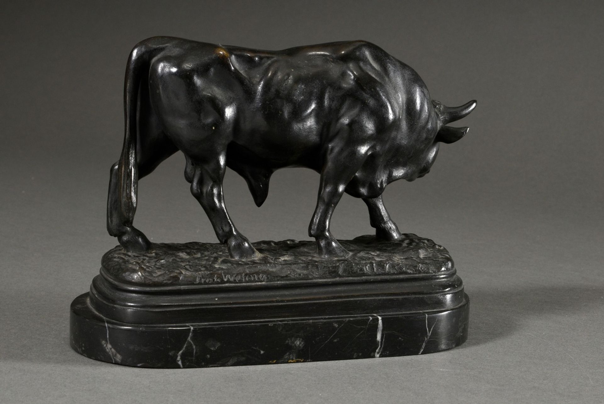 Wefing, Heinrich (1854-1920) "Bulle", Bronze auf schwarzem Marmorsockel, bez.: "Prof. Wefing", 19x2 - Bild 3 aus 8