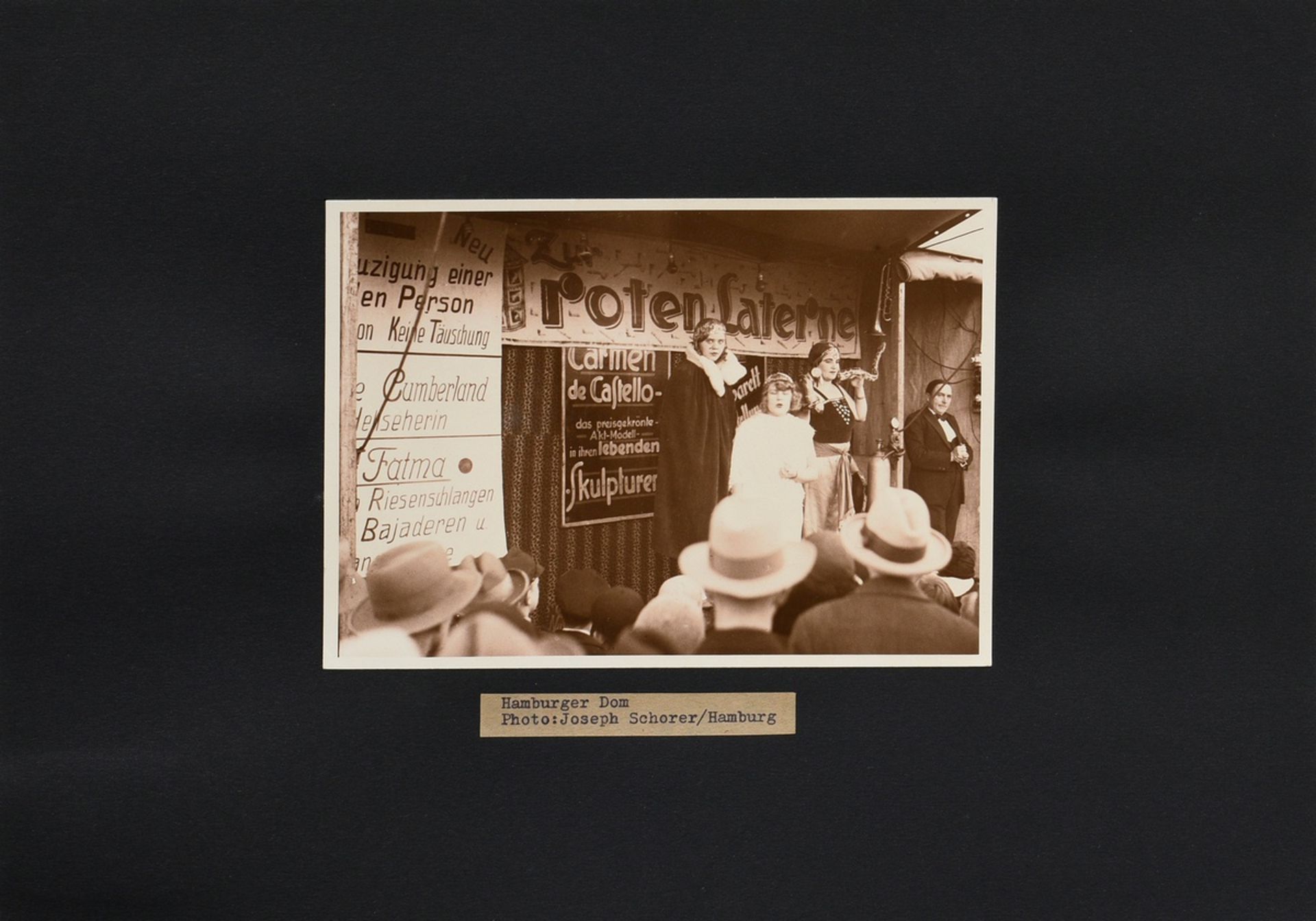 Schorer, Joseph (1894-1946) "Hamburger Dom", Fotografie, auf Karton montiert, u. bez., verso gestem - Bild 2 aus 2