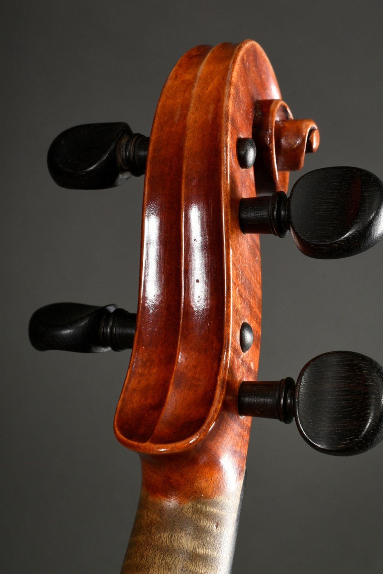 Sächsische Geige mit Koffer und Bogen, Zettel innen "E.O. Reichel Markneukirchen Juli 1925 Made in  - Bild 12 aus 21