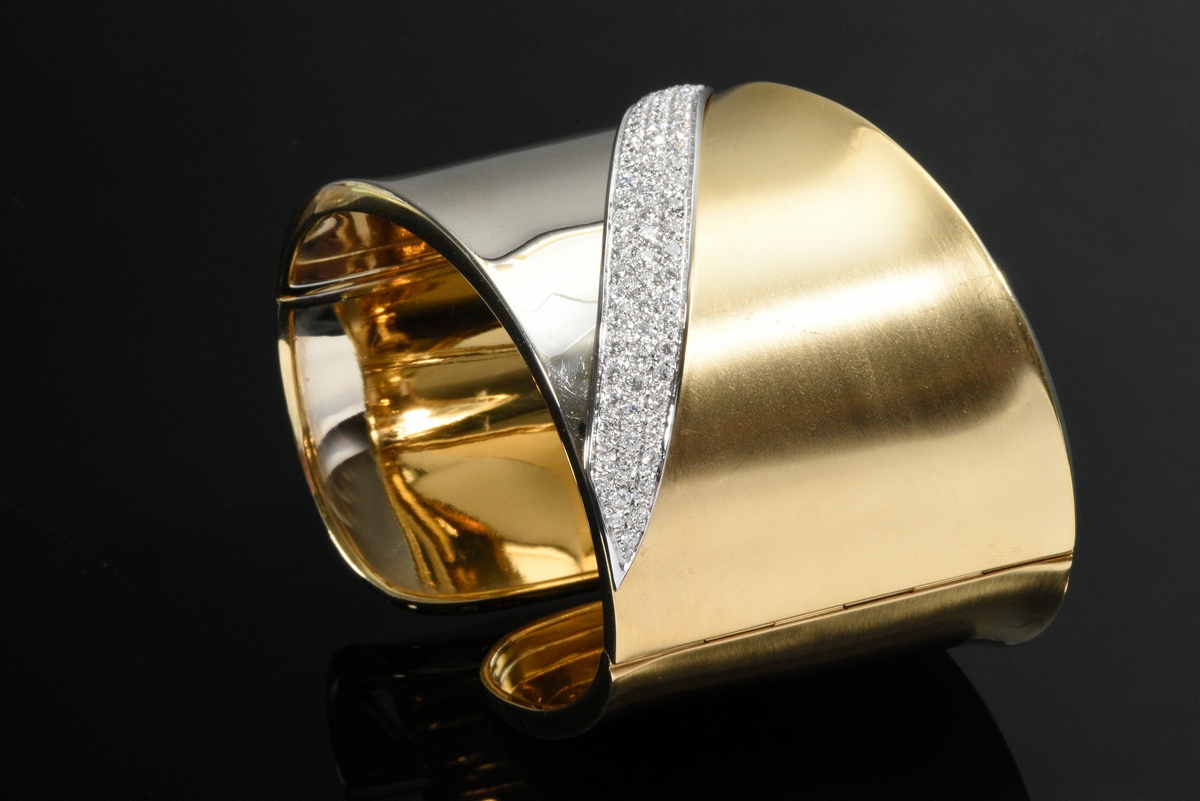 Wide yellow and white gold 750 bangle with attached brilliant-cut diamond bars (approx. 2.50ct/VSI/