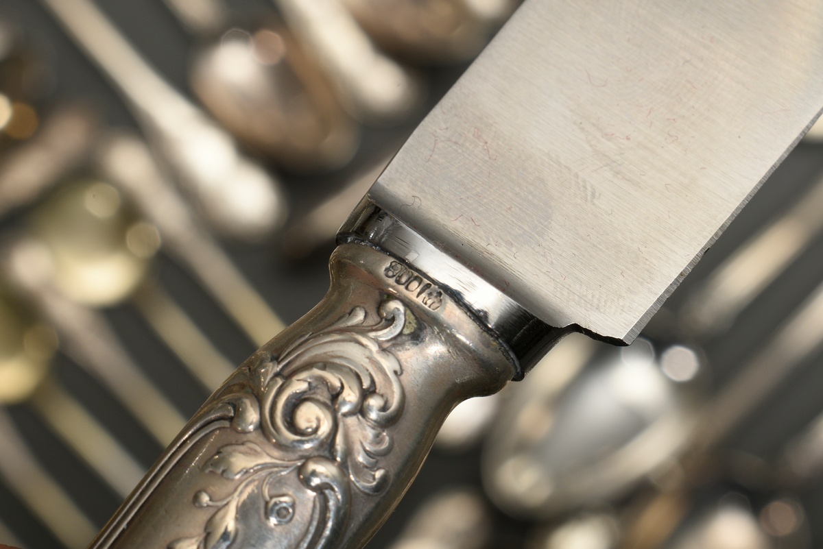 195 Pieces Neo-Rococo cutlery with rocailles and alloy monogram ‘RJH’, silver 800, 8420g (o. knives - Image 19 of 21