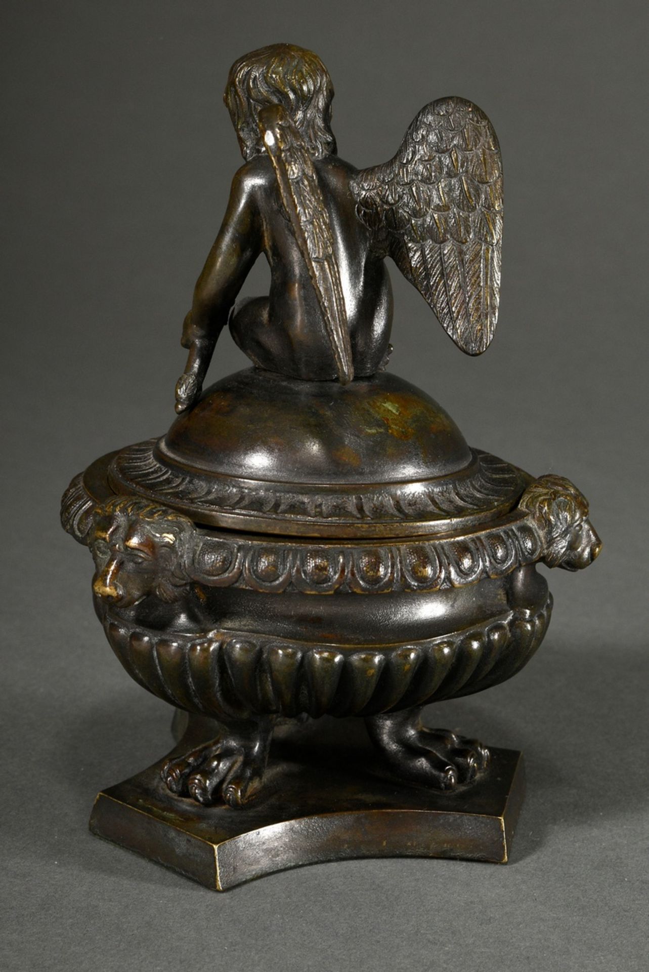 Bronze inkwell after a Renaissance model, fluted bowl with dog heads and lid with sculptural armour - Image 2 of 7