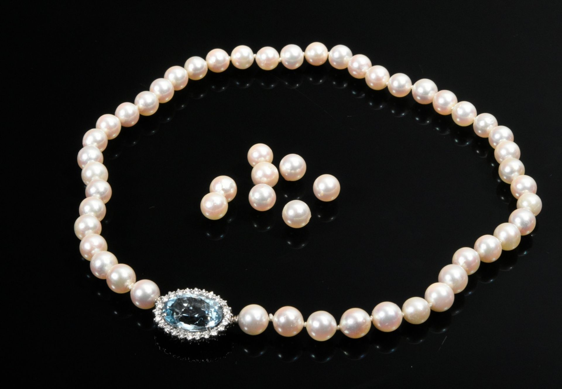 Zuchtperlencollier (36g, L. 38,5cm, Ø 7,5mm und 8 extra Perlen) an Nittel Verschluss mit austauschb