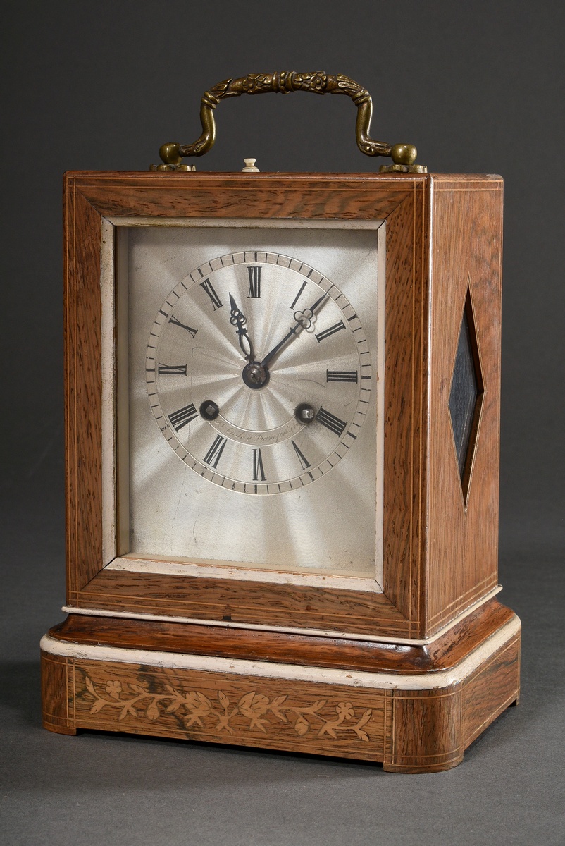 Biedermeier Reiseuhr in Holzgehäuse mit floralen Intarsien und Schleiflack Leisten sowie ornamentie