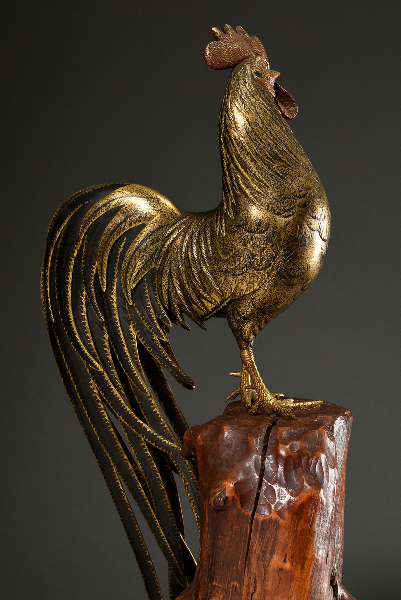 Jizai Okimono " Cock " in naturalistic form on burlwood base, belly marked Hidenao, Meiji period, J - Image 7 of 9