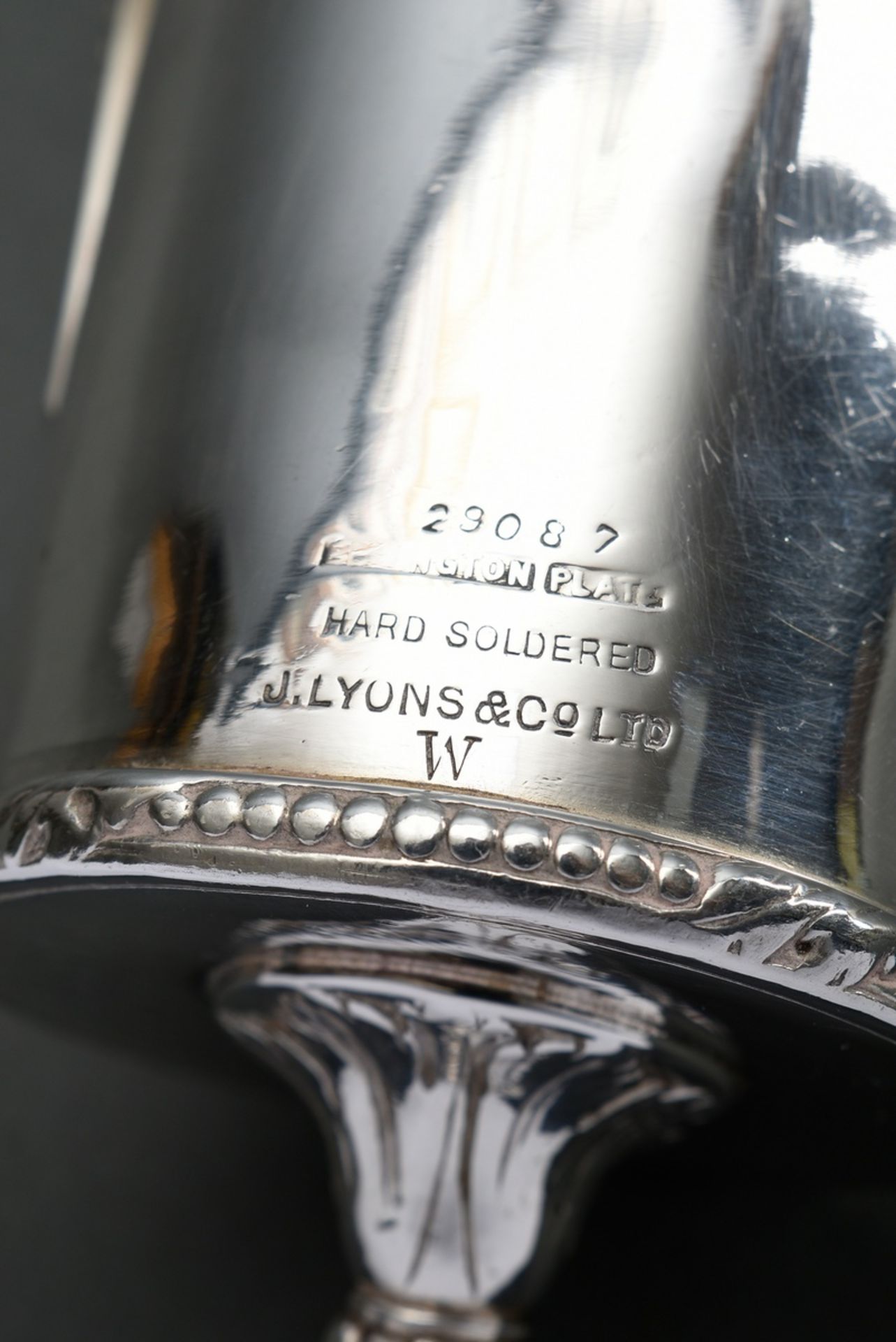 Versilberte Kaffeebohnenschaufel, bez.: "29087 Elkington Plate Hard Soldered J. Lyons & Co. Ltd. W" - Bild 3 aus 3