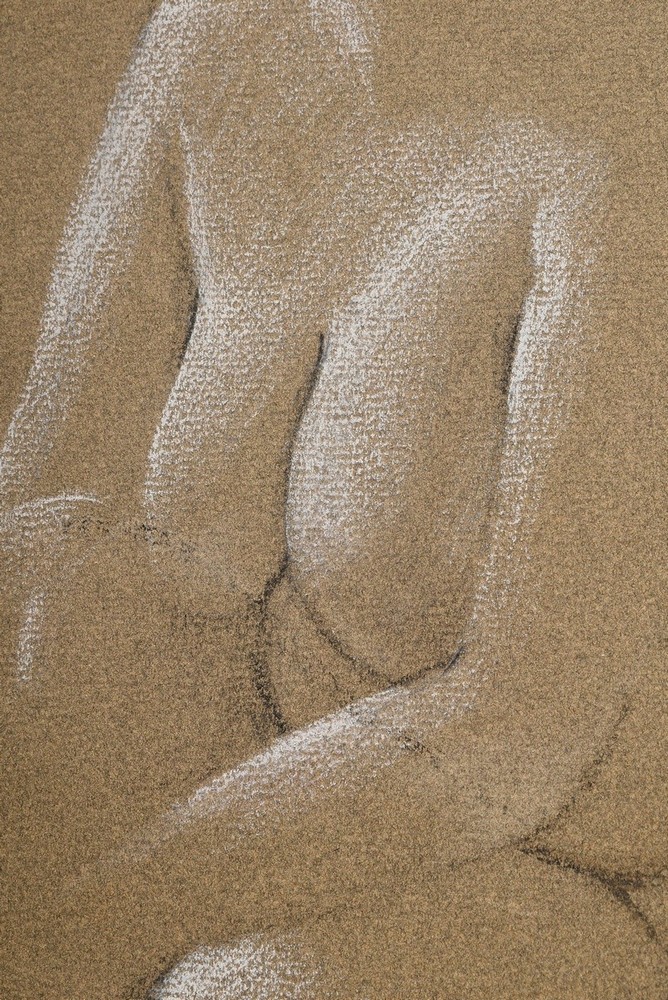 Fuchs, Ernst (1930-2015) "Nude" 1956, charcoal, heightened with white, brown coloured paper, sign./ - Image 3 of 6