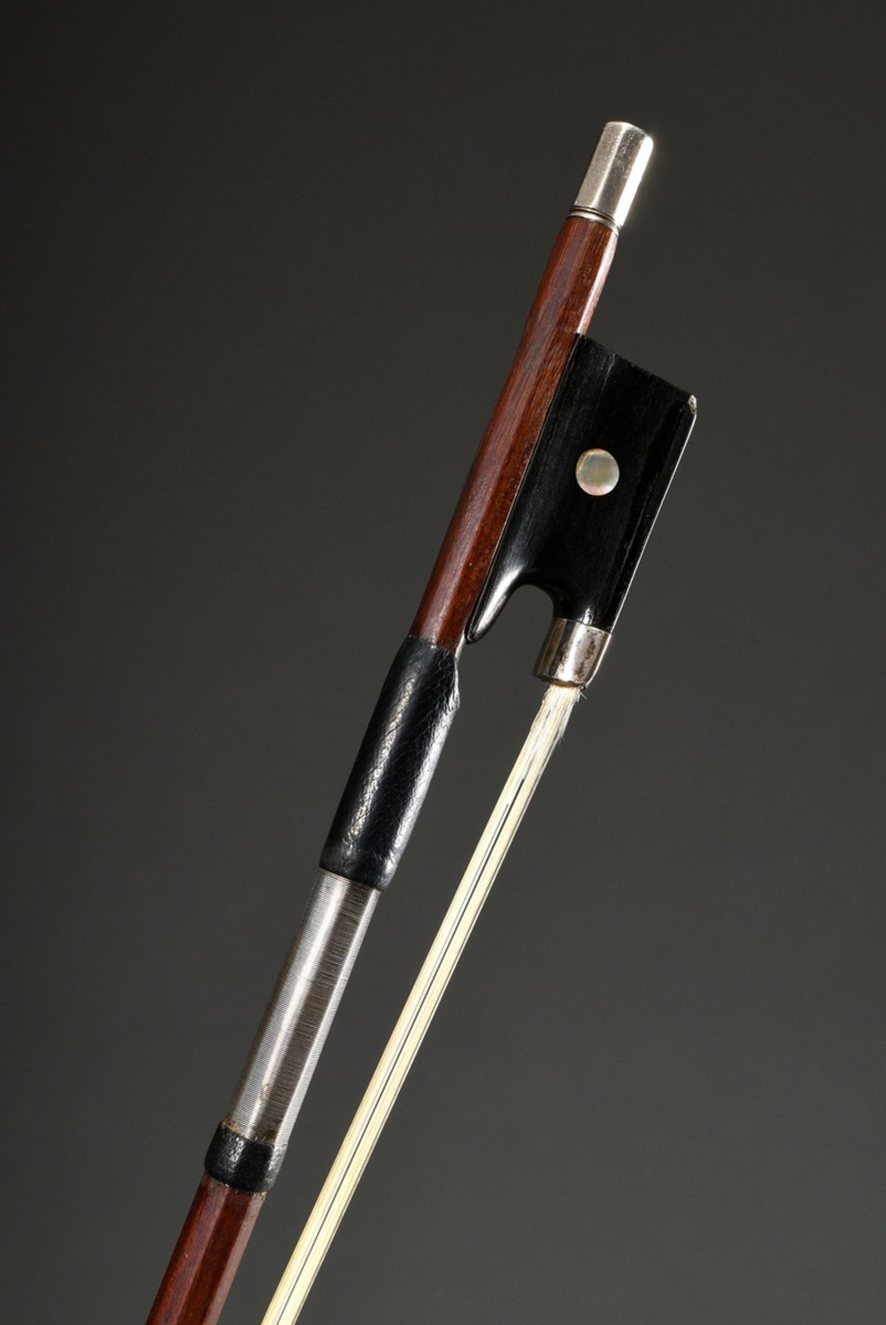 Meister Geigen Bogen, wohl Sachsen 1. Hälfte 20.Jh., ohne Brandstempel, oktogonale in runde Fernamb