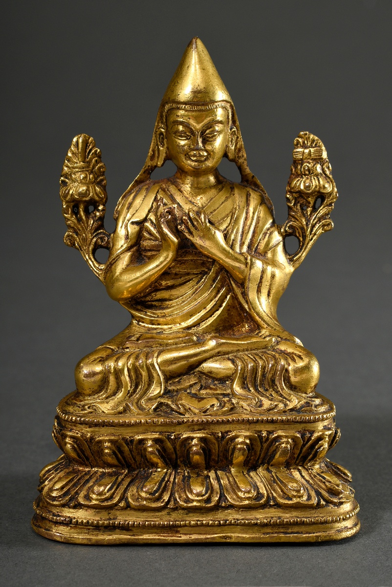 Feuervergoldete Bronze Figur "Tsongkhapa", verso Vajra Marke, Tibet 18.Jh., H. 10,5cm, Boden ungeöf