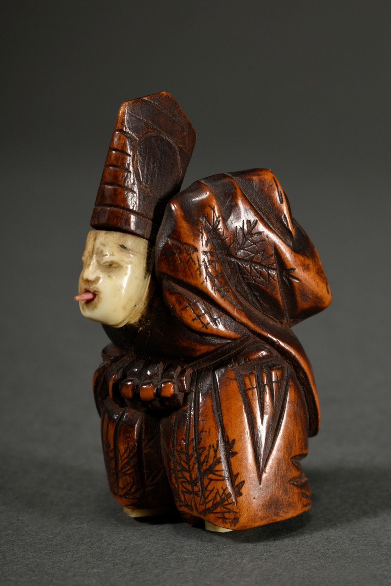 Boxwood netsuke "Sambaso New Year dancer" with movable tongue, face and feet made of bone, Japan ap