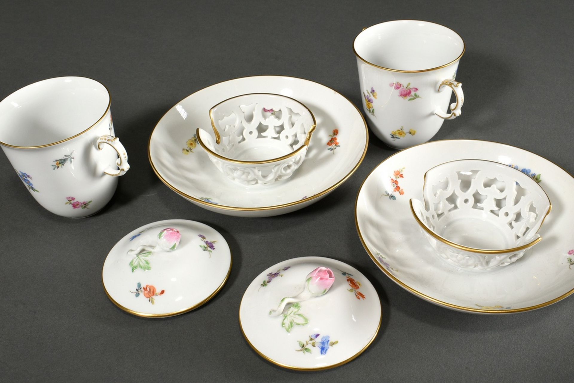3 Pieces Meissen: Mocha cup/ saucer with relief flowers (h. 4cm, 1 blossom chip.) and 2 Trembleuse  - Image 4 of 8