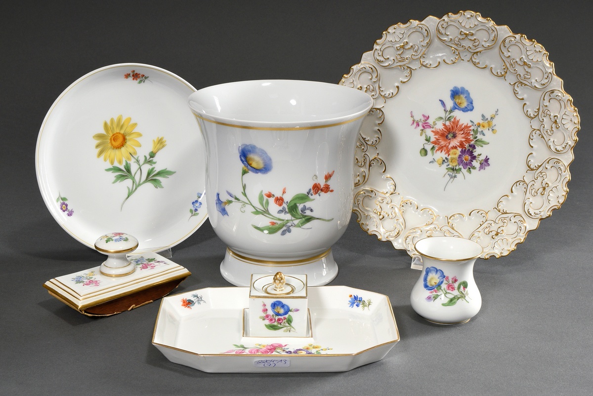 7 Various pieces Meissen "German Flower", 20th c., consisting of: Ornamental plate (Ø 22cm, 2 grind