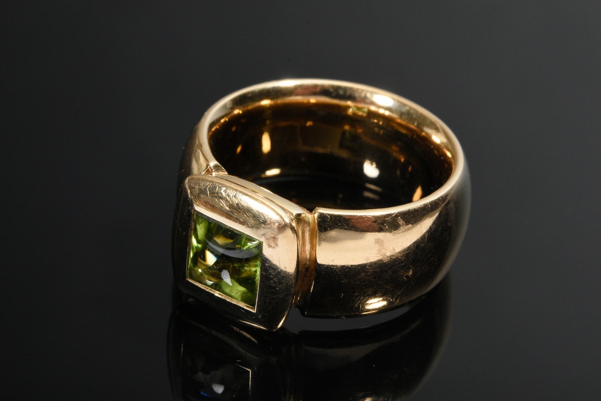 Wide, solid yellow gold 750 band ring with square peridot, 20.2g, size 54.5, signs of use - Image 2 of 3