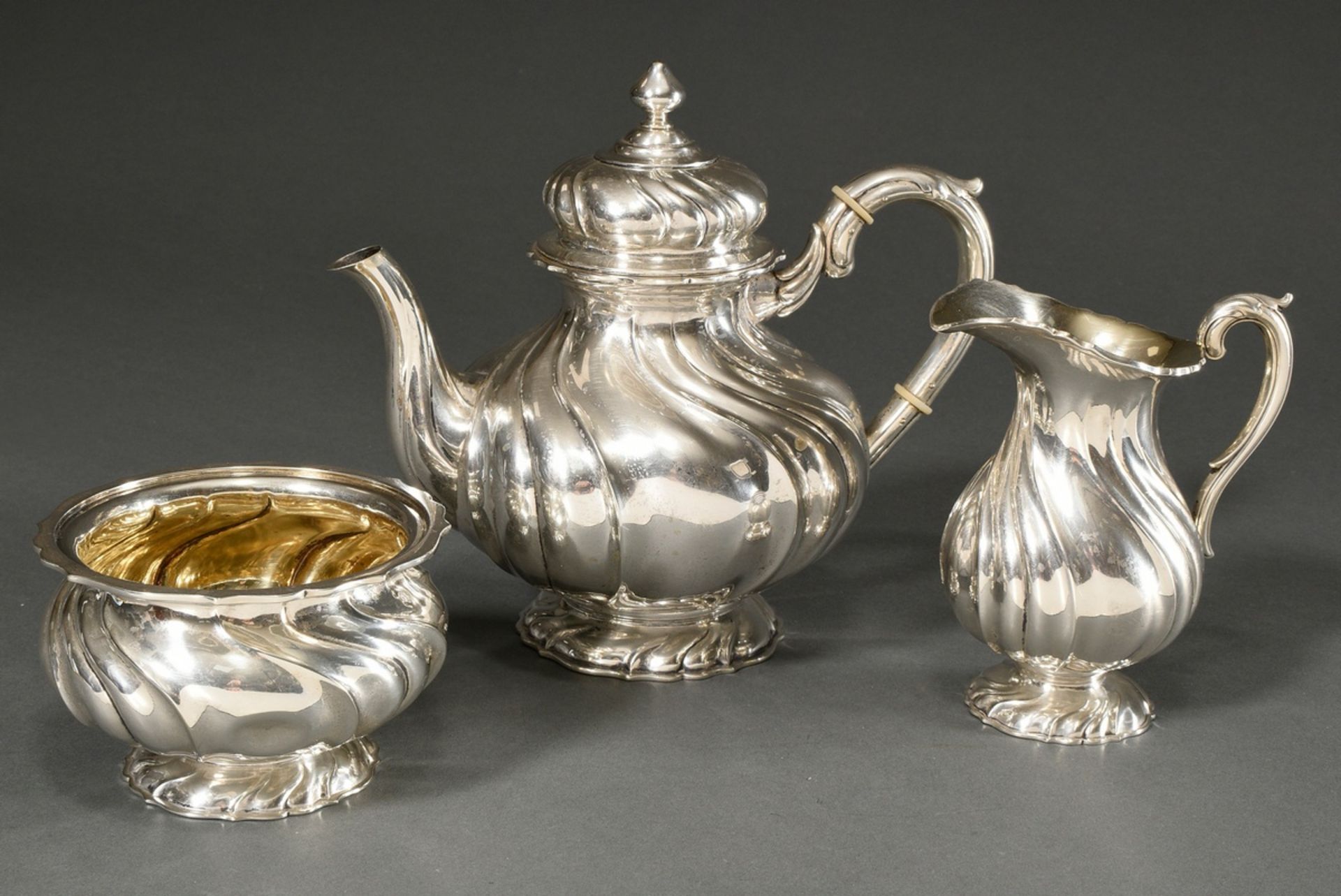 3 Piece tea service with gadrooned body in baroque façon, Wilkens, jeweller's mark: O. Breede, silv