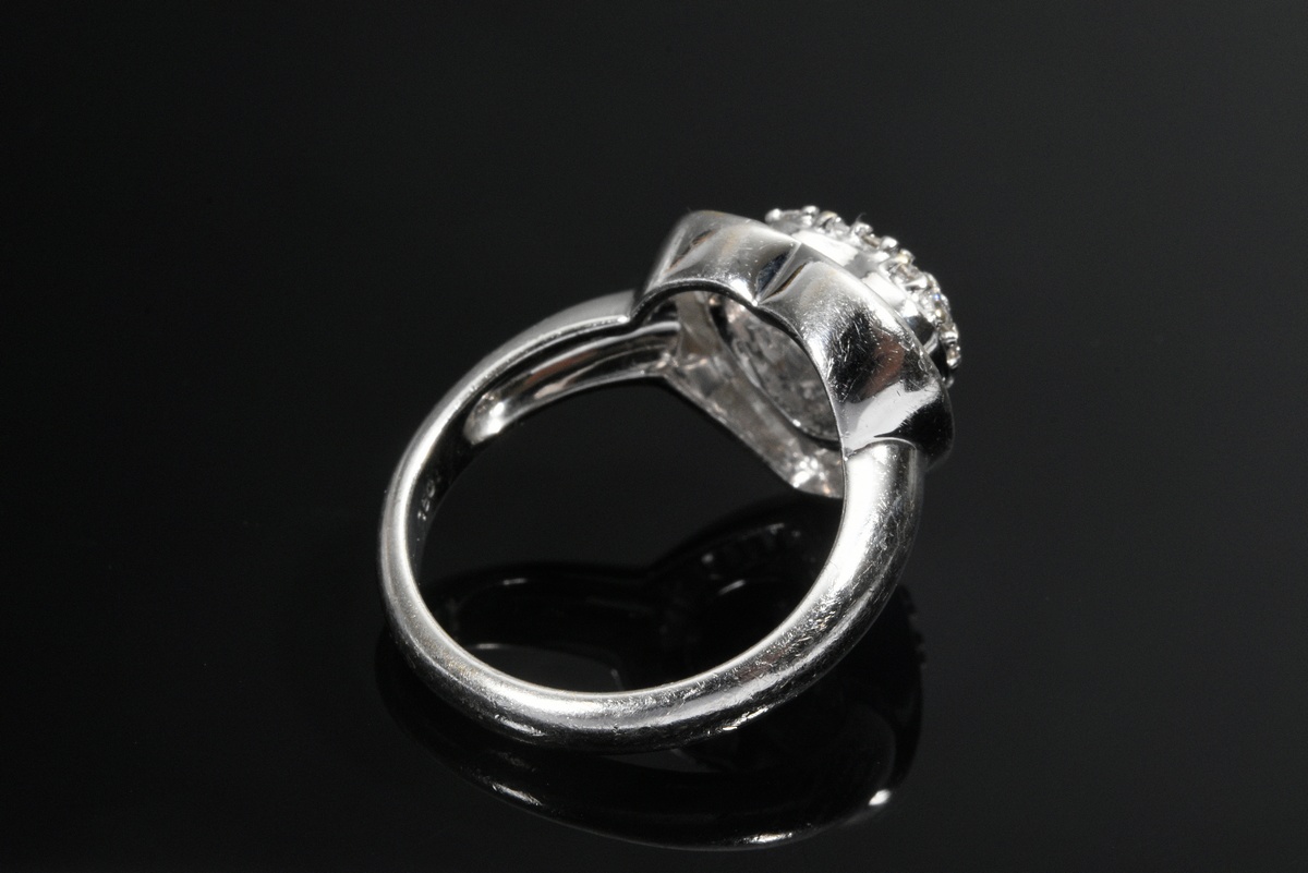 White gold 750 ring with brilliant-cut diamond heart (total approx. 0.40ct/VVS/W) in baguette diamo - Image 4 of 4