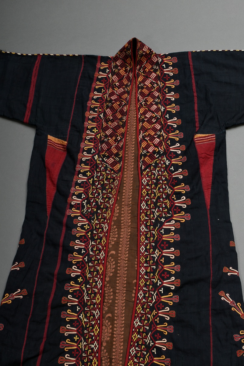 Turkmen Tschirpi women's coat with coloured embroidery borders on black cotton, lining of brown flo - Image 2 of 5