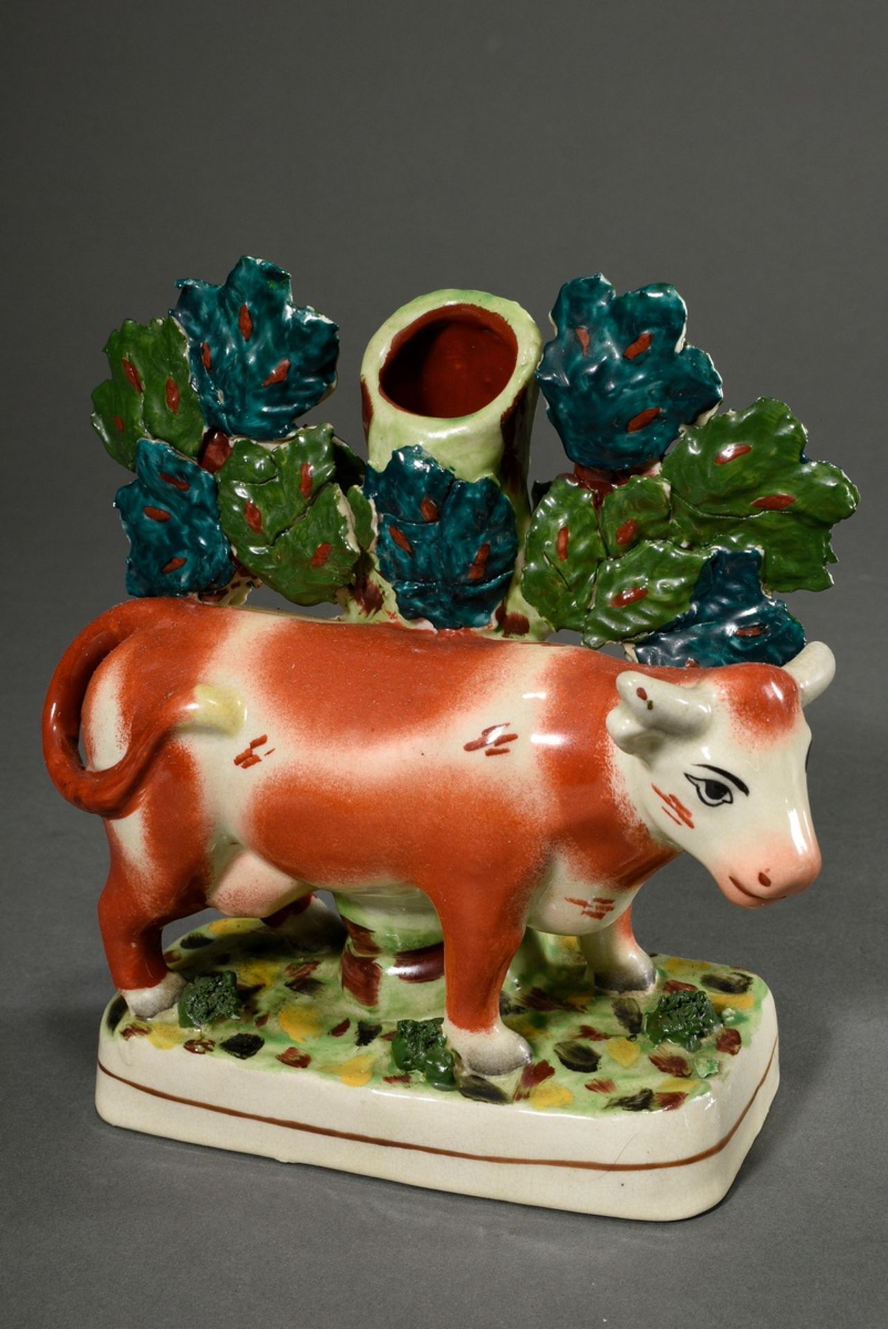 A pair of Staffordshire pendant groups ‘Cows’, soft porcelain polychrome painted, England 19th cent - Image 3 of 4